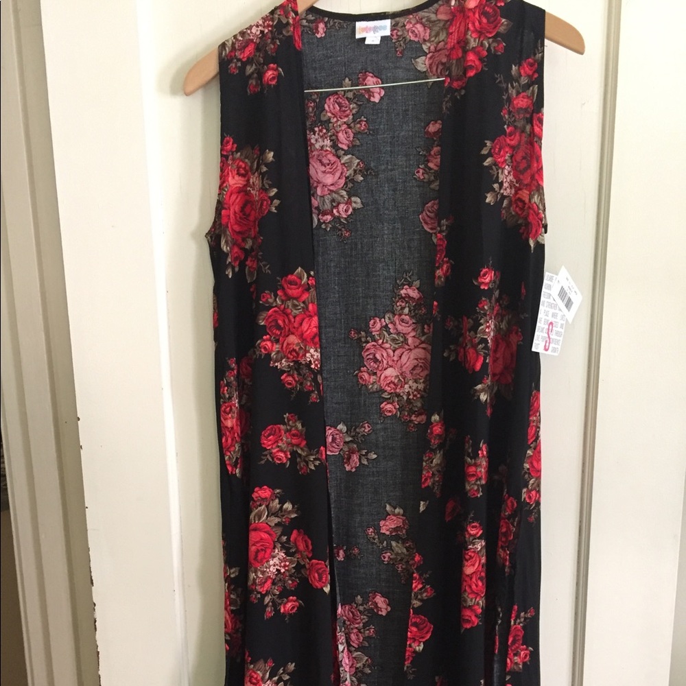 LuLaRoe Black and Red Roses Joy Rare! Sz S